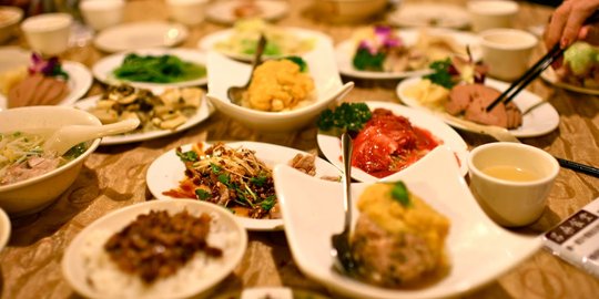 Makan di Kuta, dua pejabat Kerajaan Arab kepincut masakan China