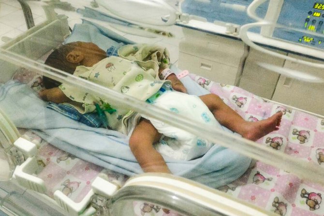 bayi perempuan ditemukan di rumah kosong