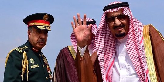 Hari-hari Raja Salman di Bali, berjemur dan makan di pinggir pantai