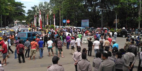 Bentrokan di Tangerang, giliran ribuan GO-JEK pukuli sopir angkot