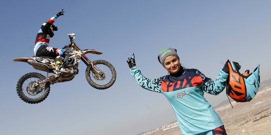 Cantiknya Shafiei, pembalap motocross wanita pertama Iran