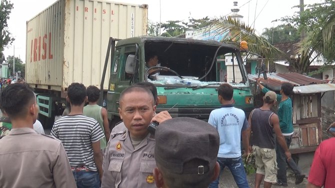 warga mojokerto demo pabrik karet berakhir ricuh