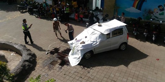 Sopir Karimun sekarat usai mobil dikemudikannya terjun ke halaman SD