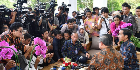 Saat Paspampres 'terjebak' jadi awak media di preskon Jokowi-SBY