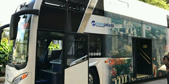 Ke Kalijodo bisa dengan bus wisata dari Balai Kota