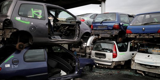 Melihat pusat daur ulang mobil terbesar di Prancis