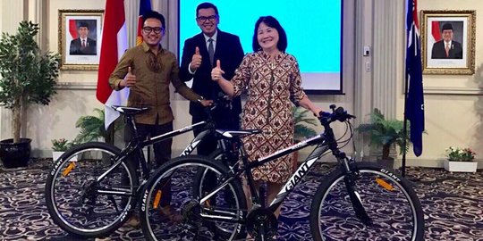 Tepati janji, Jokowi kirim hadiah sepeda buat WNI di Australia