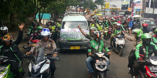 Berdamai, ojek online dan sopir angkot di Tangerang konvoi bareng