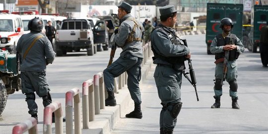 Delapan polisi Afghanistan tewas diracun teman sendiri