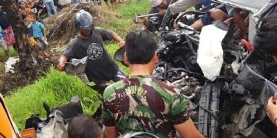 Polisi kecelakaan tabrak truk tangki, teman wanitanya tewas
