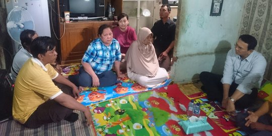 Tak banyak kata, Ahok datangi rumah Nenek Hindun di 