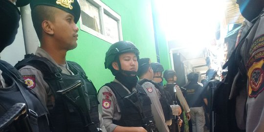 Polisi tangkap dua tersangka penyandang dana aksi bom panci Bandung