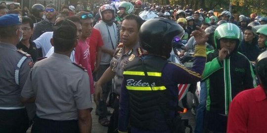 Berdamai, pengemudi angkot & ojek online di Tangerang mangkal bareng