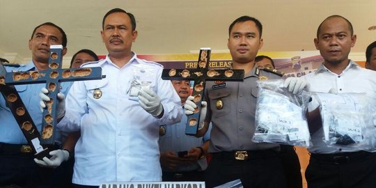 Narkoba dalam salib dan hanger kayu di Nusakambangan total 69 paket