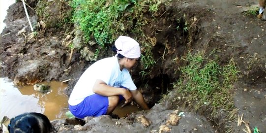 Tiba-tiba muncul 4 mata air saat warga Gunungkidul cabut rumput