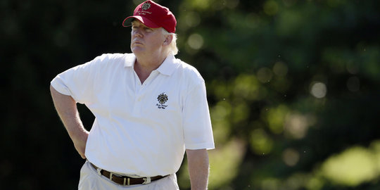 Belum genap 2 bulan jadi presiden AS, Trump sudah 9 kali main golf