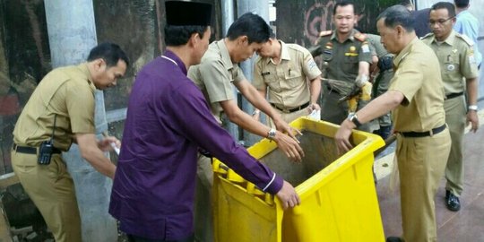 Bolos gotong royong, 35 pejabat Palembang dihukum bersihkan jalan