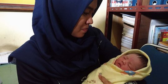 Polisi buru pasangan muda di Samarinda diduga pelaku pembuangan bayi