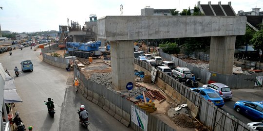 Memantau perkembangan proyek stasiun MRT Lebak Bulus