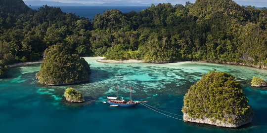 Sedih, ketika terumbu karang indah di Raja Ampat dirusak kapal asing