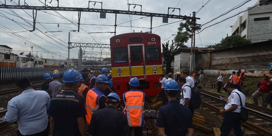 Ini KRL Bekasi-Manggarai yang anjlok di Jatinegara