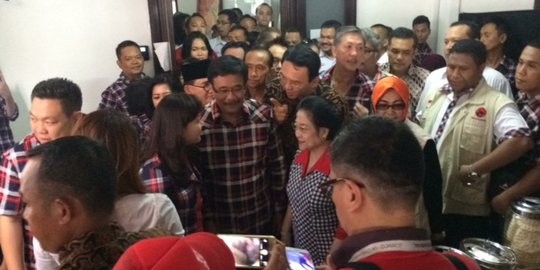 Tiba Rumah Lembang, Ahok-Djarot & Mega cek menu makanan buat relawan