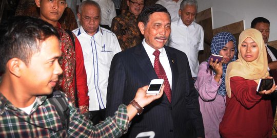 Luhut heran kapal pesiar besar bisa berlayar di Raja Ampat