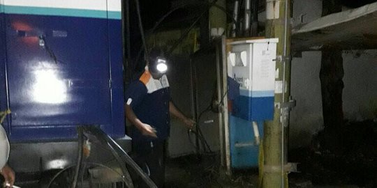 Masuk gardu PLN dan pegang kabel, Butut kritis kesetrum