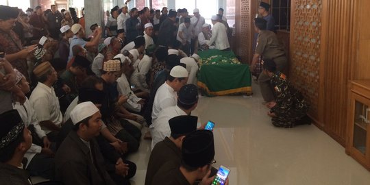 Jenazah Hasyim Muzadi akan dimakamkan di Depok