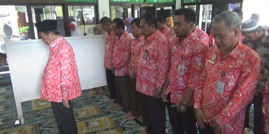 PNS Kota Mojokerto gelar salat gaib untuk KH Hasyim Muzadi