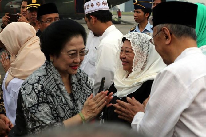 megawati sambut jenazah