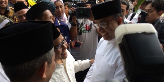 Melayat ke KH Hasyim Muzadi, Anies Baswedan disambut Cak Imin