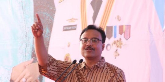sebut hasyim menjembatani perdamaian rev1