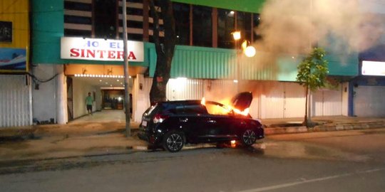 Baru dibeli dua hari, Toyota Yaris ludes terbakar saat terparkir