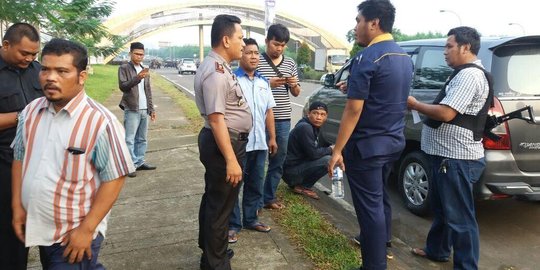 Modus kempes ban, bandit gondol Rp 350 juta milik mobil rental