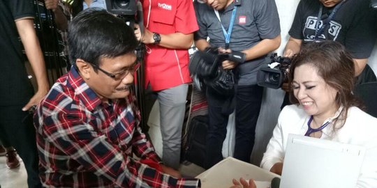 Djarot jenguk Julia Perez di RSCM