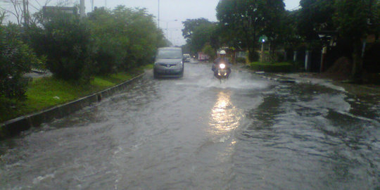 Banjir depan Kahatex sejak semalam, jalur Bandung-Garut macet parah