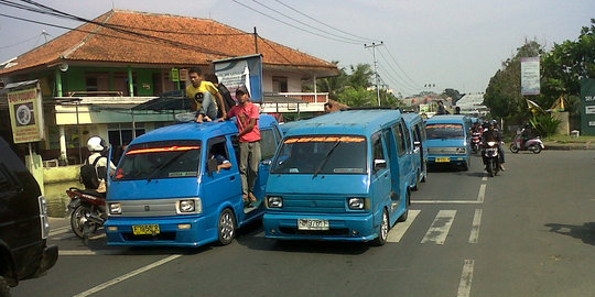 Protes transportasi online, sopir angkot geruduk DPRD Bogor