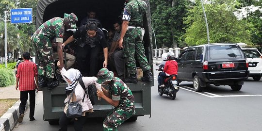 Aksi heroik TNI AD di tengah mogok massal angkot Bogor