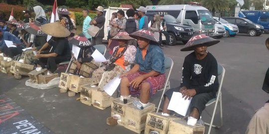 Peserta aksi cor kaki tolak pabrik semen Rembang pulang kampung