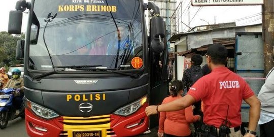 Angkot Bogor mogok, penumpang telantar di Depok diangkut Tim Jaguar