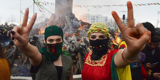 Wanita-wanita cantik Kurdi di perayaan Festival Newroz