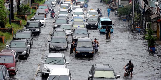 Hari ini, Jakarta diprediksi hujan disertai petir dan angin kencang