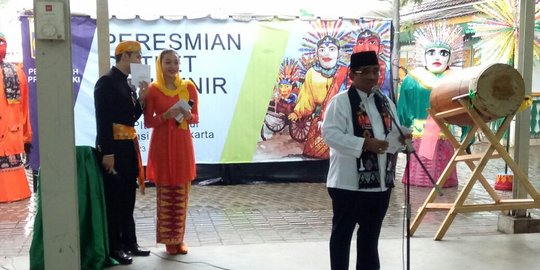 Plt Gubernur DKI resmikan outlet souvenir Betawi di Monas