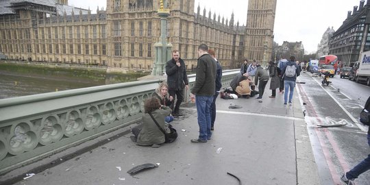 Video saat-saat korban teror London loncat ke Sungai Thames