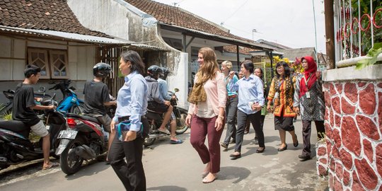 Istri Bill Gates keliling dan sosialisasi ke warga Kampung Kricak