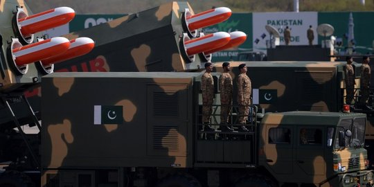 Sangarnya parade kendaraan tempur militer Pakistan