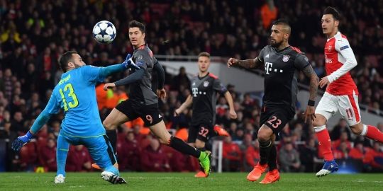 Fans berulah, UEFA denda Arsenal dan Bayern
