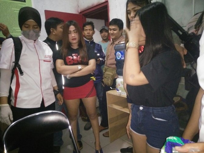 puluhan wanita malam di kafe buleleng disweeping
