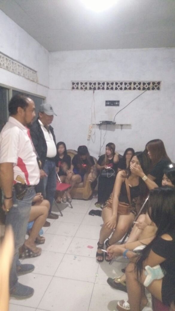 puluhan wanita malam di kafe buleleng disweeping